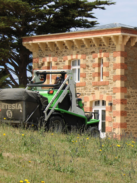 Entretien de jardin et espaces vert à Dinard, Saint-Malo (Côte d'Emeraude), service à la personne